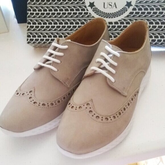 NIB Taupe Suede Wingtip Women's Drivers Derbys 5.5 MSRP $120 - REAL LEATHER!!! - Picture 1 of 12